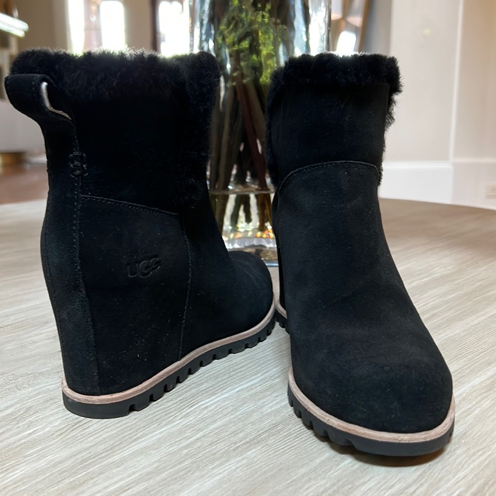 Ugg Seyline Booties size 7.5